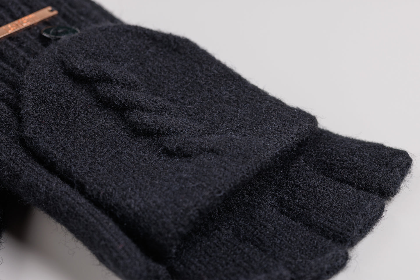 Lancetti dámske pletené rukavice bez prstov s klopou